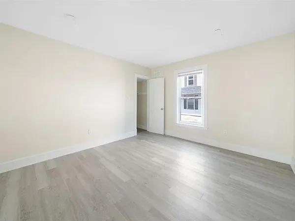 $2,400 | 229 Lincoln Street, Unit 1, Worcester, MA 01605