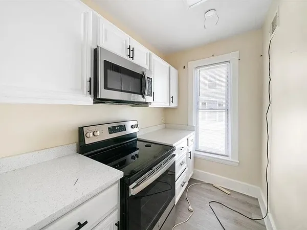 $2,400 | 229 Lincoln Street, Unit 1, Worcester, MA 01605