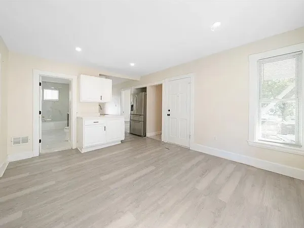 $2,400 | 229 Lincoln Street, Unit 1, Worcester, MA 01605