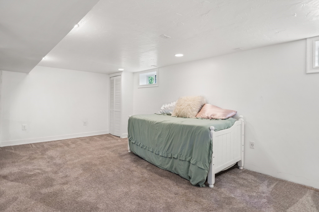 29 Pilgrim Way Walpole, MA 02032 - Photo 32 of 42