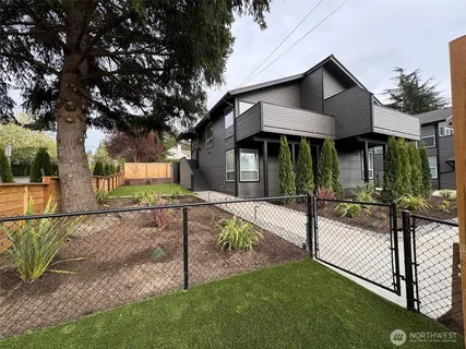 $3,800,000 | 906 6th Street South, Kirkland, WA 98033