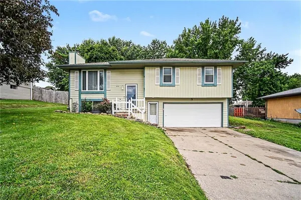 $235,000 | 6110 28th St Terrace, Country Club, MO 64505