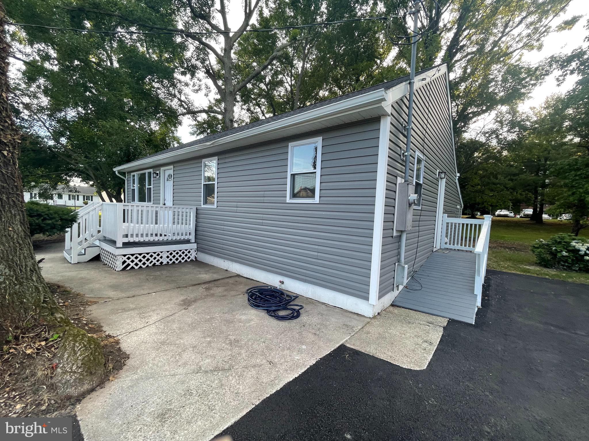 33 Atlantic Road Pennsville, NJ 08070 - Photo 2 of 39