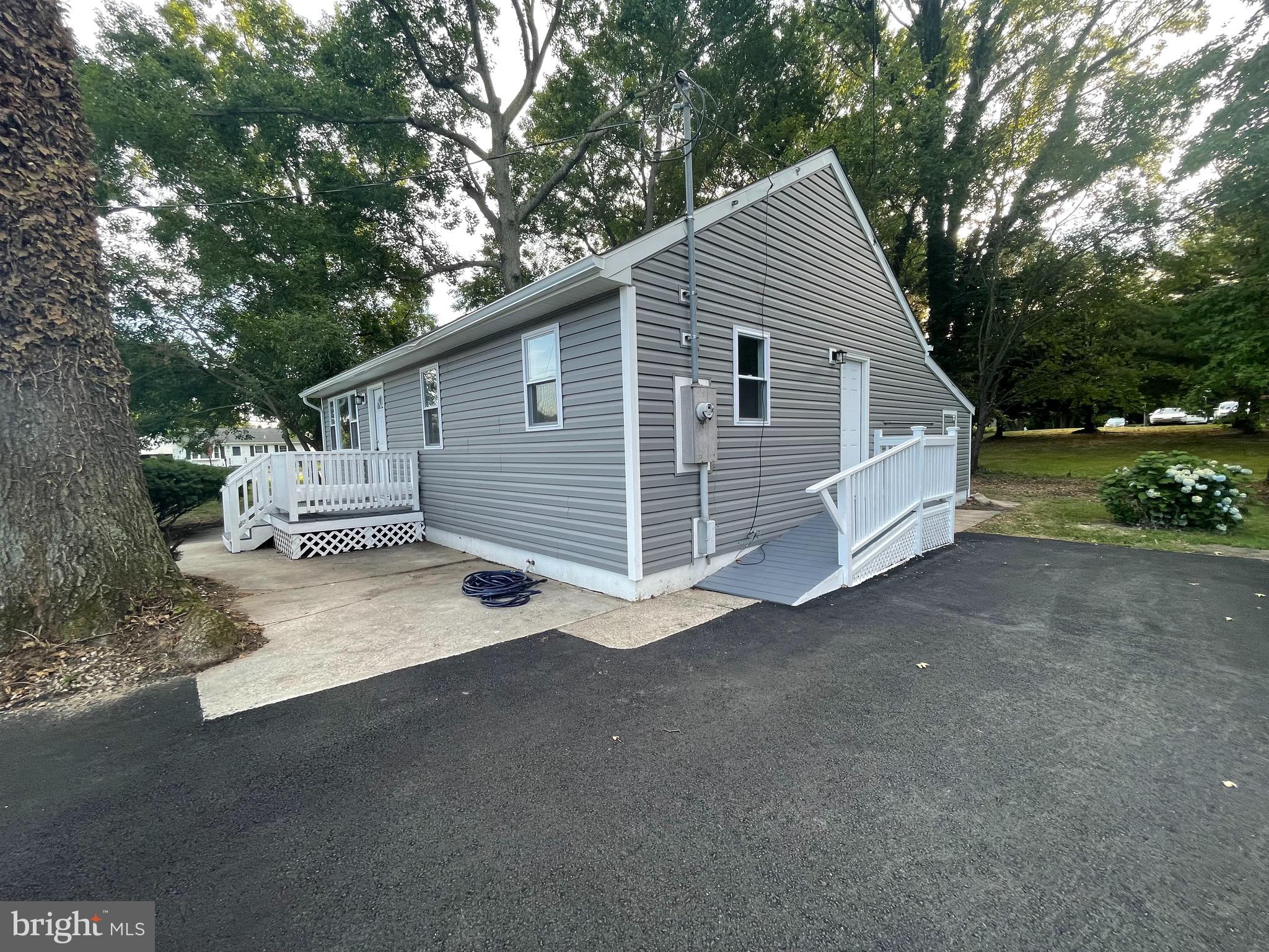 33 Atlantic Road Pennsville, NJ 08070 - Photo 3 of 39