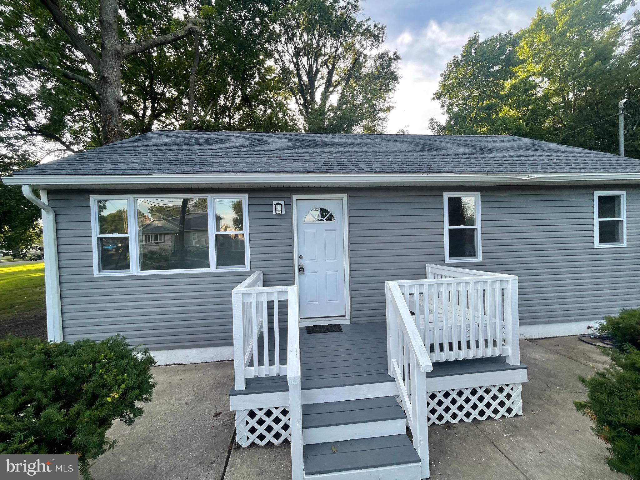 33 Atlantic Road Pennsville, NJ 08070 - Photo 5 of 39