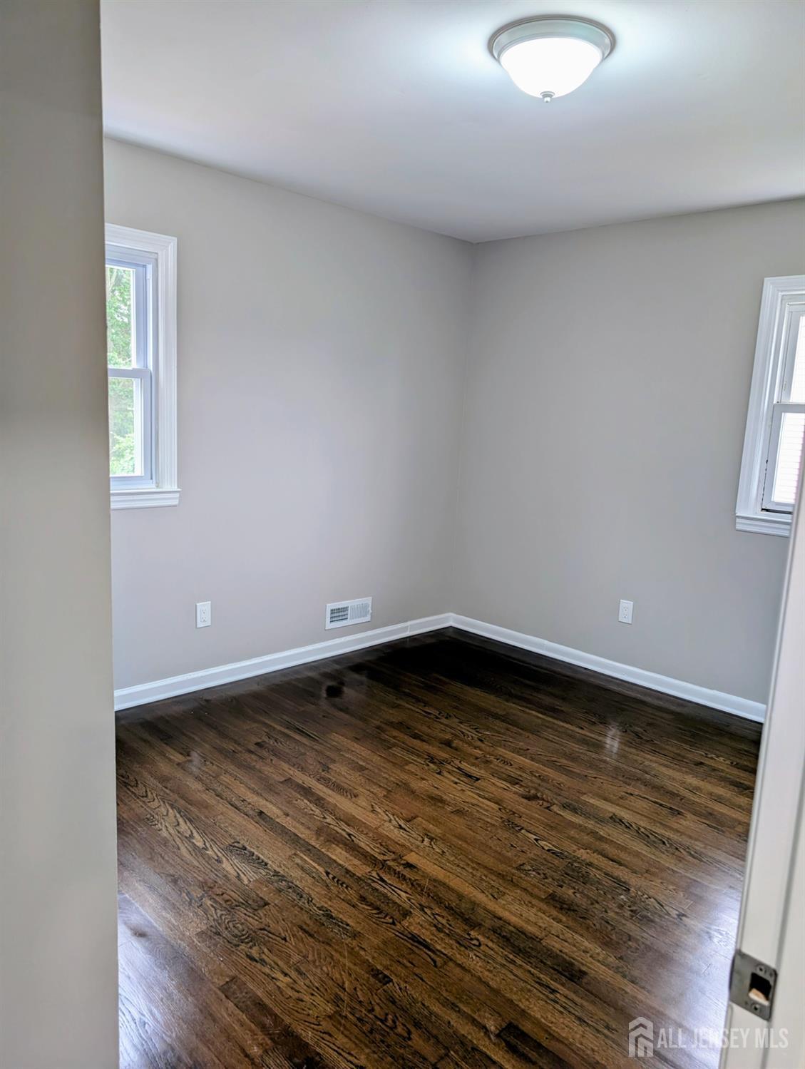 76 Glenville Road, Unit 76 Edison, NJ 08817 - Photo 8 of 13 a view of an empty room and window