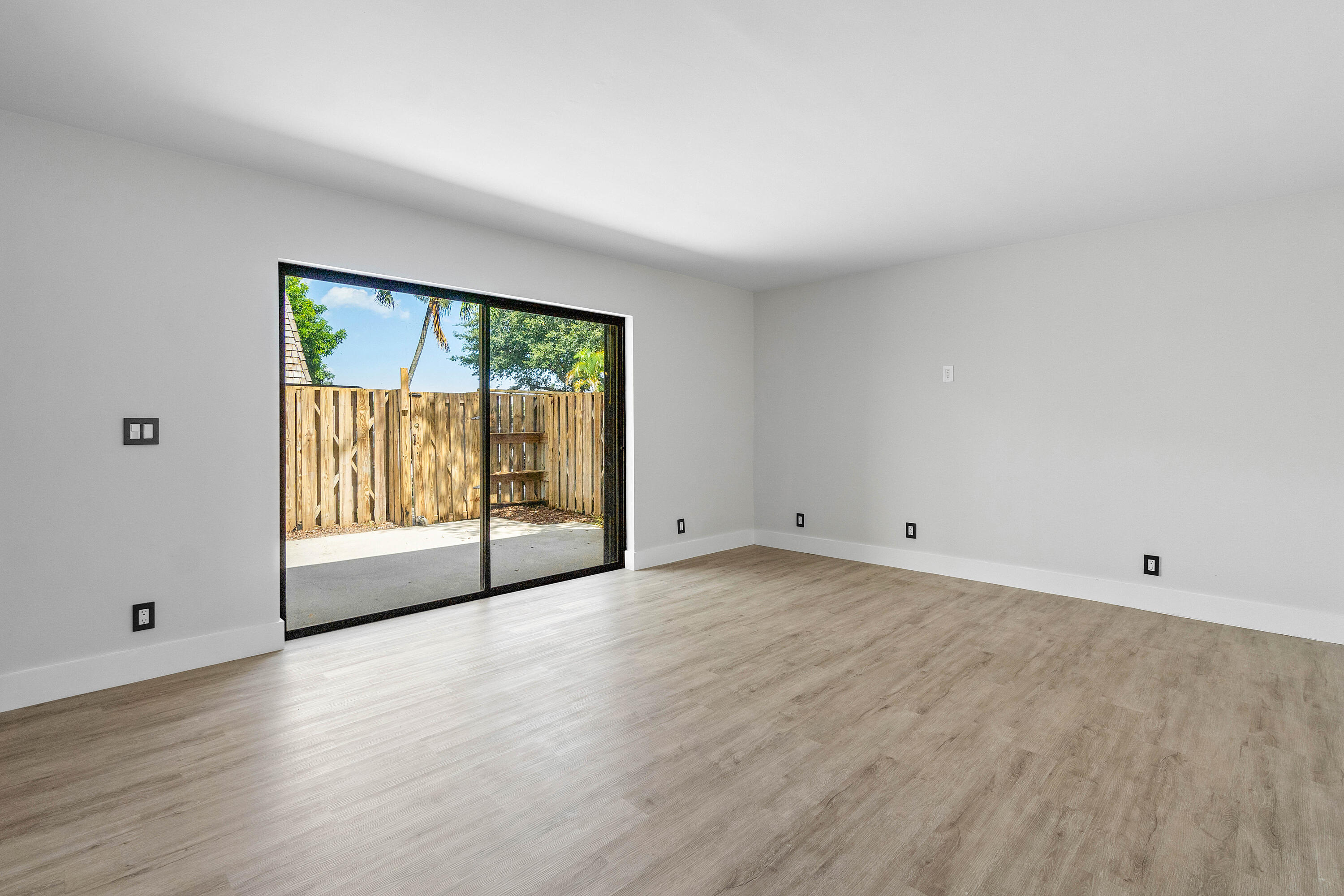 303 Arabian Road Palm Springs, FL 33461 - Photo 17 of 34 018-303ArabianRoad-PalmSprings-FL-33461-