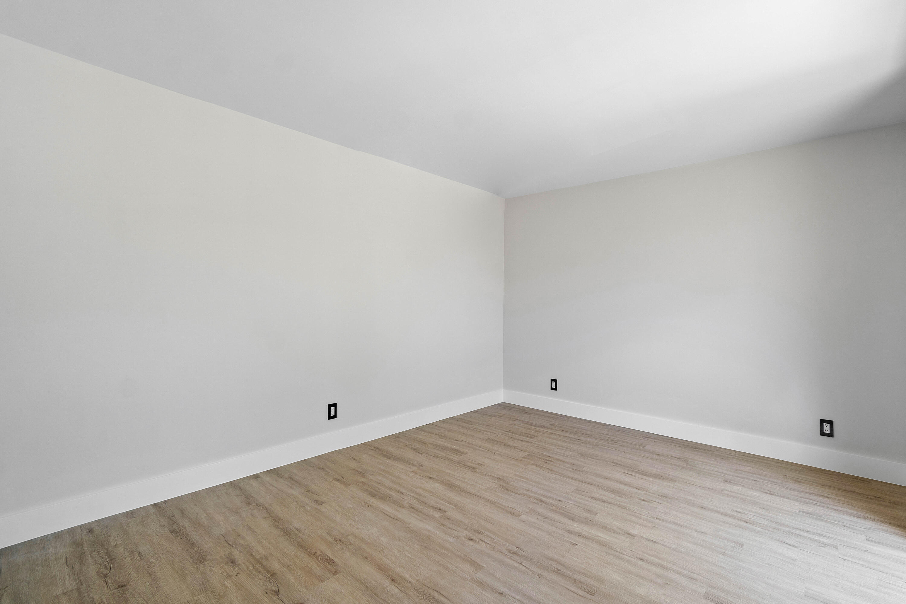 303 Arabian Road Palm Springs, FL 33461 - Photo 18 of 34 019-303ArabianRoad-PalmSprings-FL-33461-