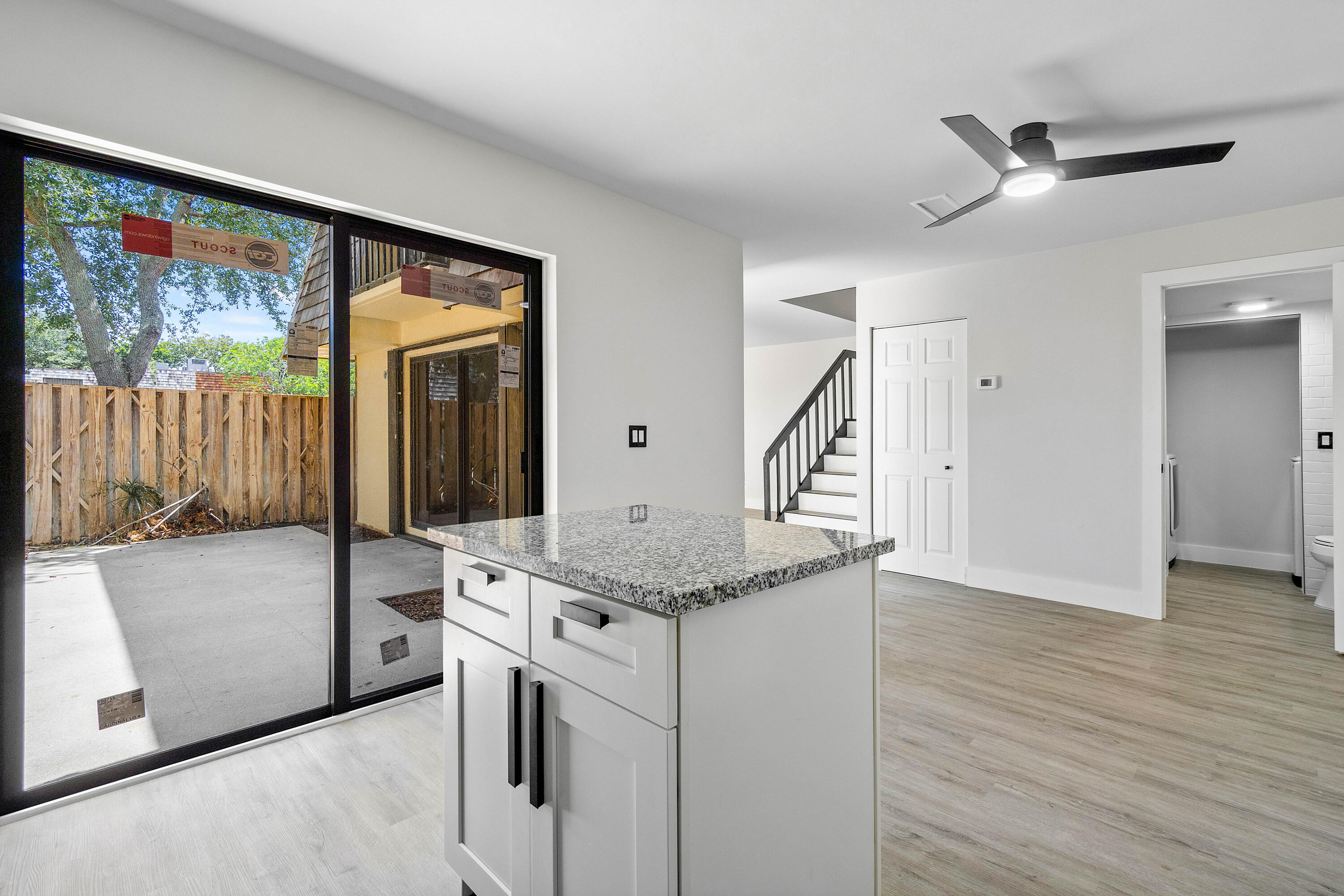 303 Arabian Road Palm Springs, FL 33461 - Photo 9 of 34 010-303ArabianRoad-PalmSprings-FL-33461-