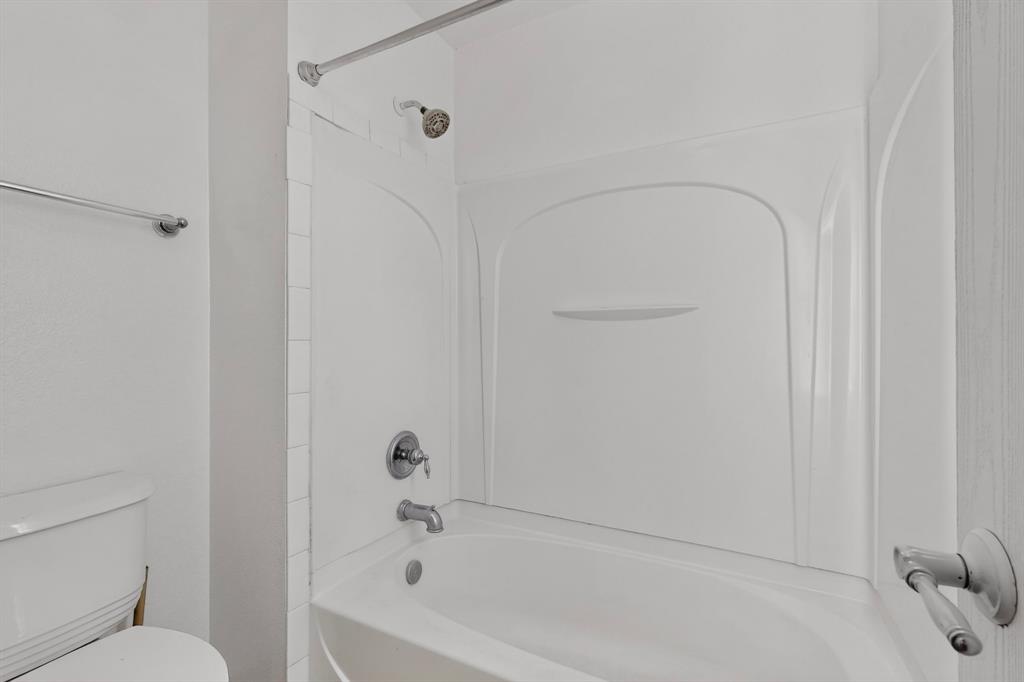 1607 Harborview Road Glenn Heights, TX 75154 - Photo 18 of 38 Gallery Image 18