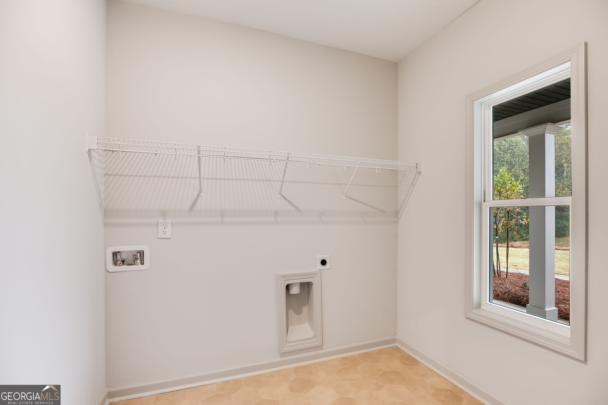 3262 Veal Road Roopville, GA 30170 - Photo 23 of 46 a view of a small space