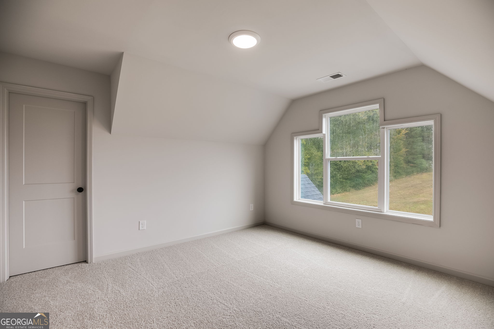3262 Veal Road Roopville, GA 30170 - Photo 38 of 46 an empty room with a window