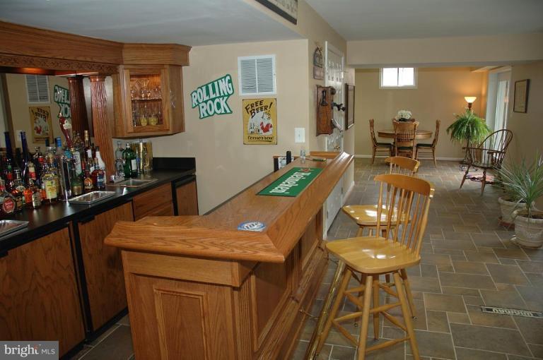 1305 Dasher Lane Reston, VA 20190 - Photo 17 of 22 Wet Bar