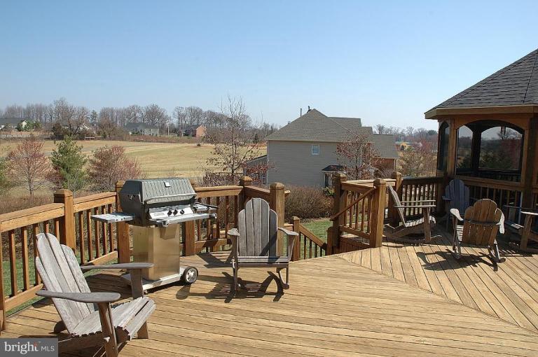 1305 Dasher Lane Reston, VA 20190 - Photo 20 of 22 Deck