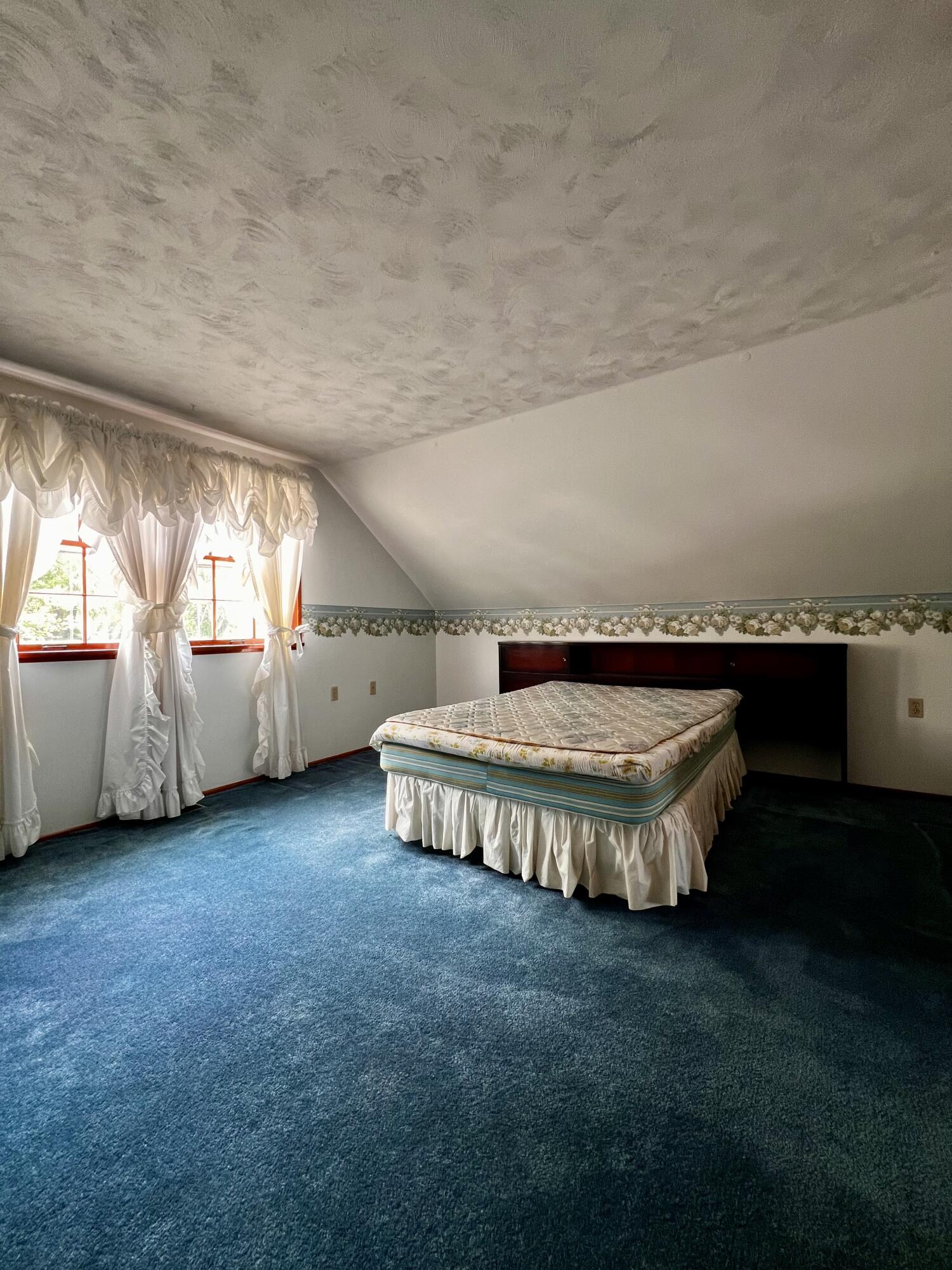 772 Imperial Road Valparaiso, IN 46385 - Photo 14 of 20 a view of an empty room with a window