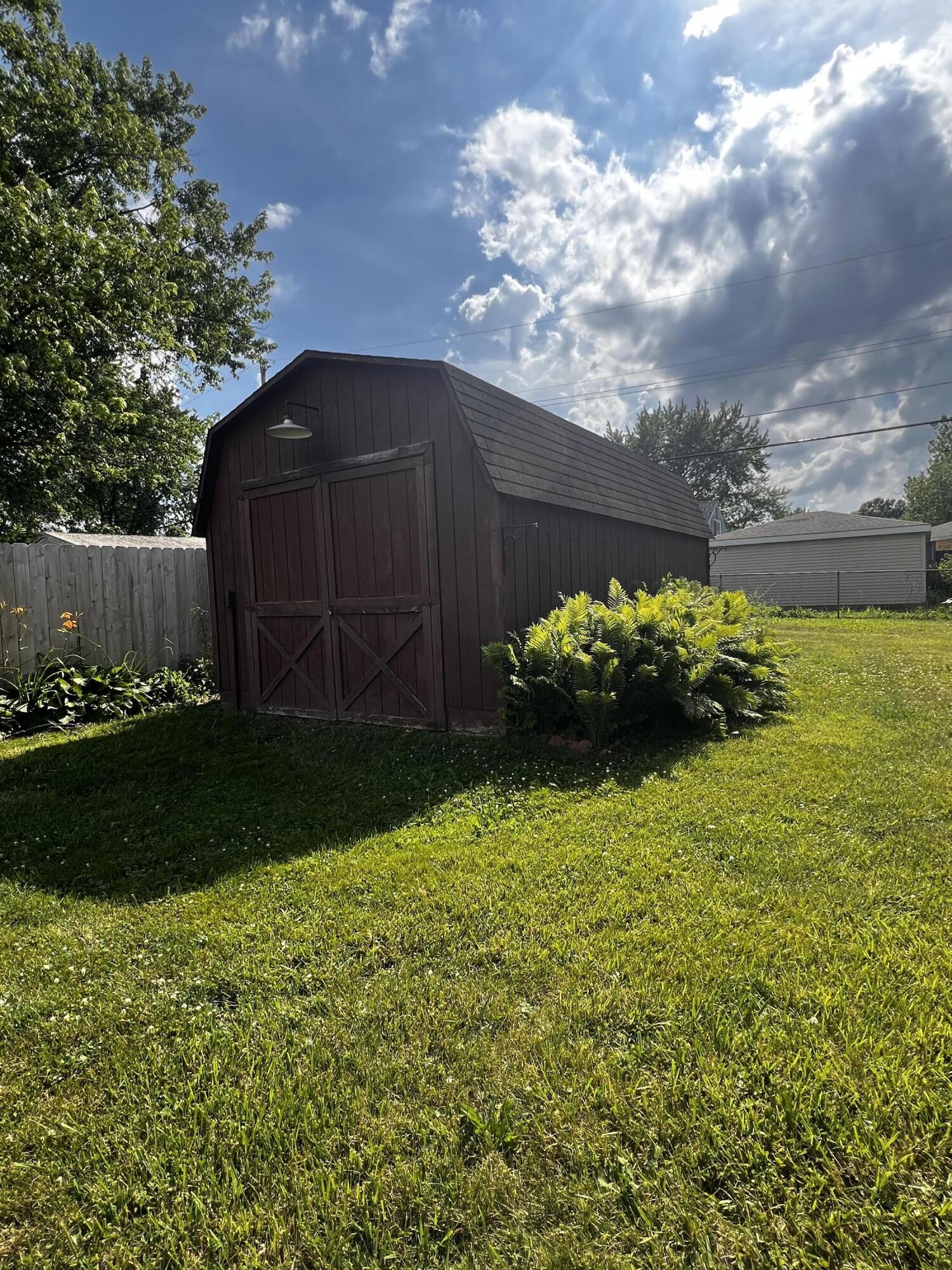 772 Imperial Road Valparaiso, IN 46385 - Photo 16 of 20 a backyard of a house with lots of green space
