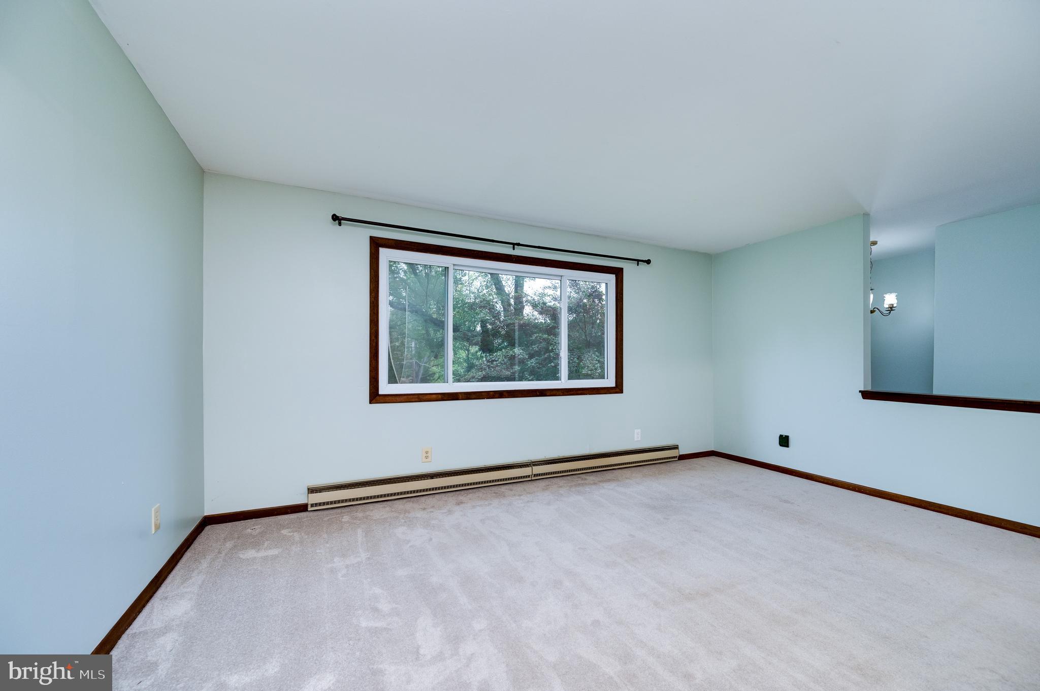 1029 Crestview Avenue Reading, PA 19607 - Photo 7 of 44 an empty room with windows