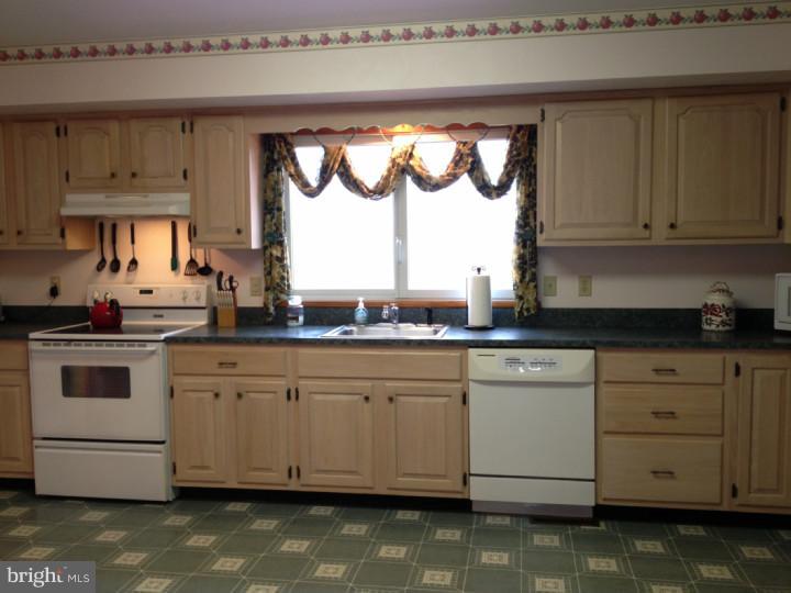 2875 Allison Road Quakertown, PA 18951 - Photo 10 of 19 Kitchen