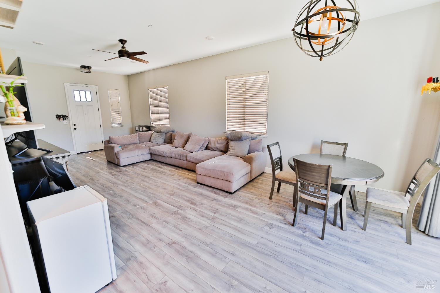1331 Ridgecrest Court Santa Rosa, CA 95403 - Photo 4 of 19 a living room with furniture