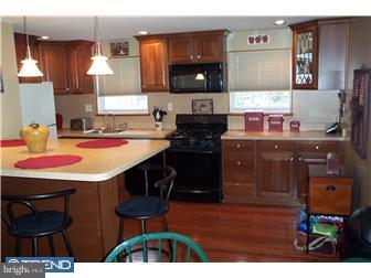 150 Ridgefield Road Philadelphia, PA 19154 - Photo 2 of 6 Kitchen