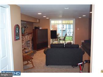 150 Ridgefield Road Philadelphia, PA 19154 - Photo 3 of 6 Family Room
