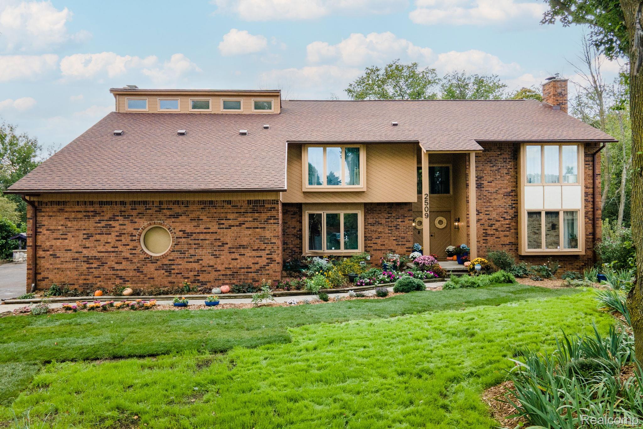 2509 Munster Road Rochester, MI 48309 - Photo 3 of 44 3-web-or-mls-2509 Munster Rd-3.jpg