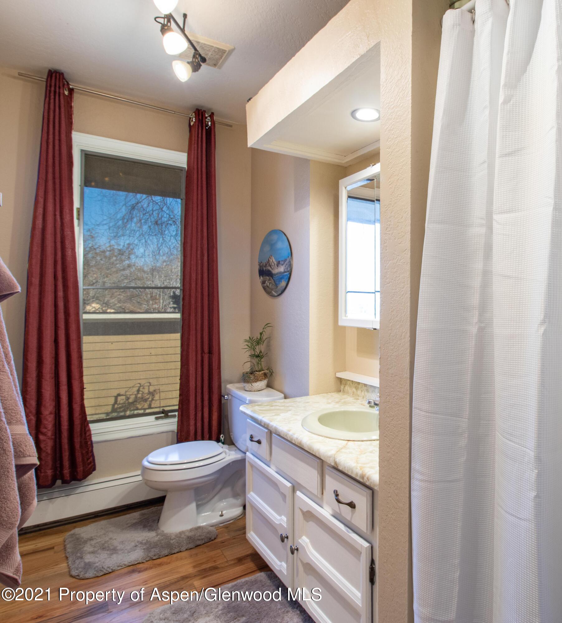 560 Aspen Avenue Rifle, CO 81650 - Photo 8 of 22 master bath