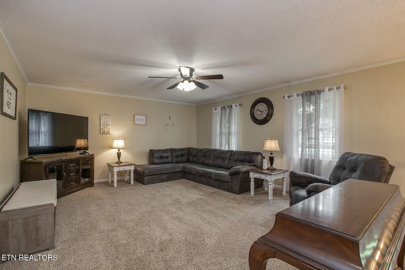 145 Van Stowe Road Harriman, TN 37748 - Photo 27 of 60 27_VanStoweRoad_145_Living01
