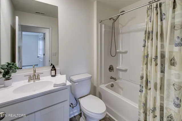 $293,500 | 9320 River Cane Road, Mascot, TN 37806