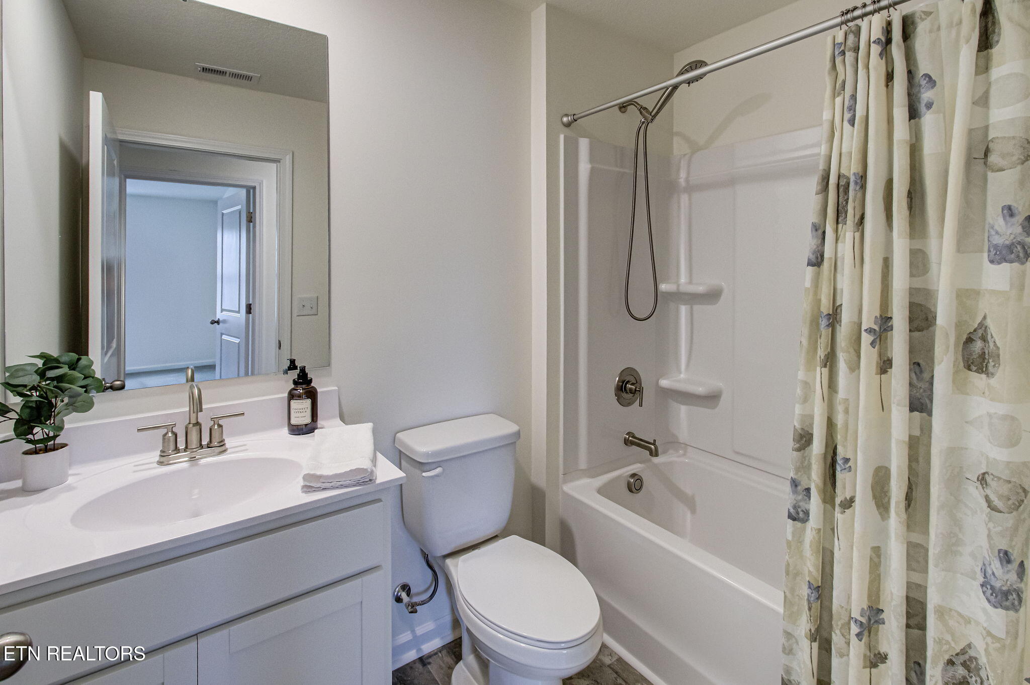 9320 River Cane Road Mascot, TN 37806 - Photo 12 of 39 Full Guest Bathroom