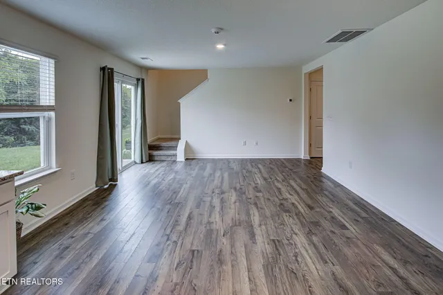 $293,500 | 9320 River Cane Road, Mascot, TN 37806