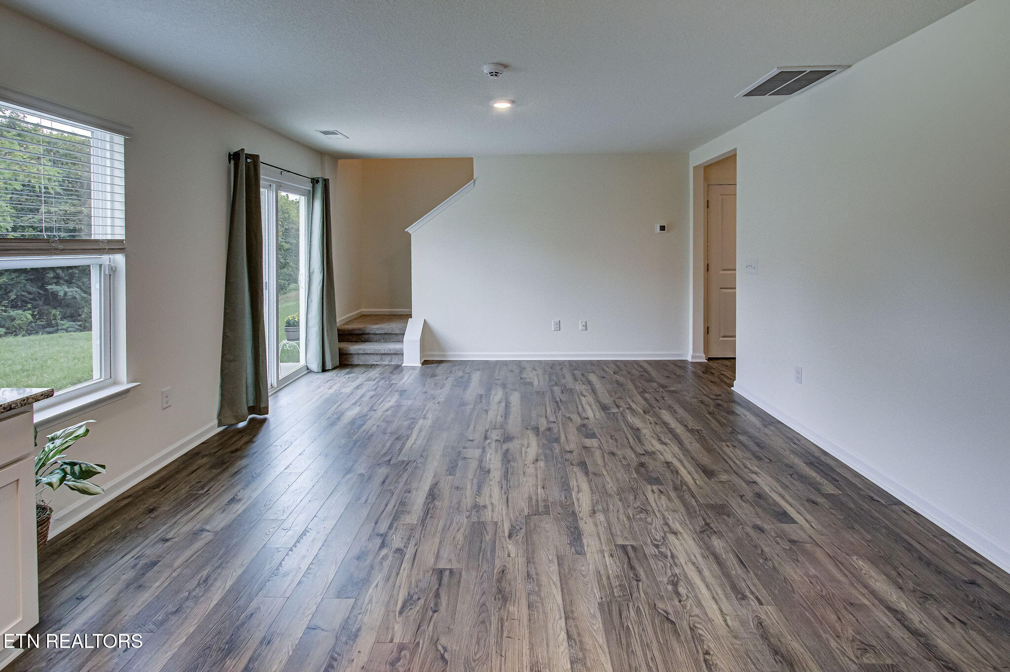 9320 River Cane Road Mascot, TN 37806 - Photo 19 of 39 Living Room