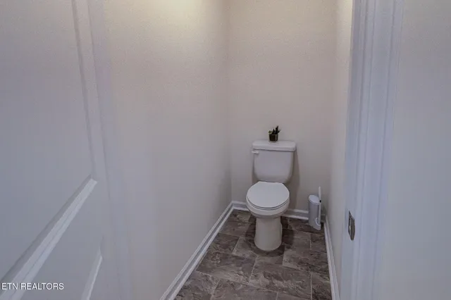 $293,500 | 9320 River Cane Road, Mascot, TN 37806