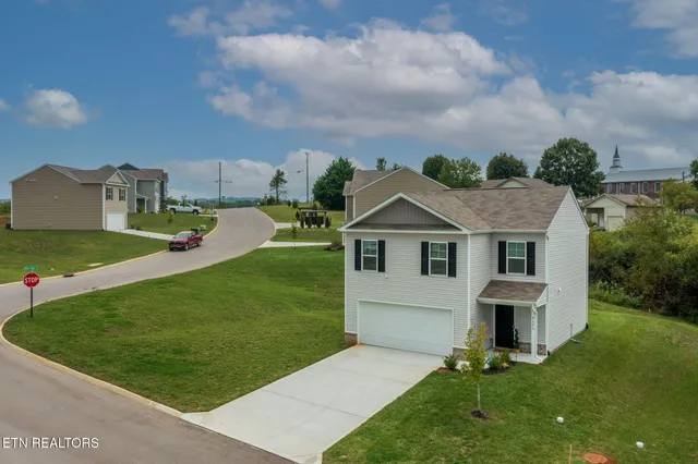 $293,500 | 9320 River Cane Road, Mascot, TN 37806