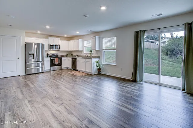 $293,500 | 9320 River Cane Road, Mascot, TN 37806