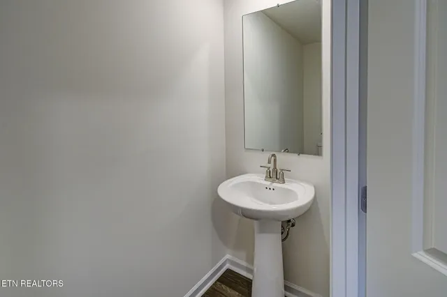 $293,500 | 9320 River Cane Road, Mascot, TN 37806