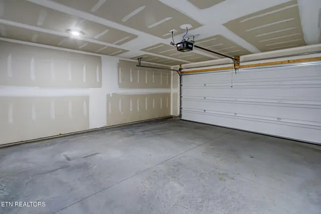 $293,500 | 9320 River Cane Road, Mascot, TN 37806