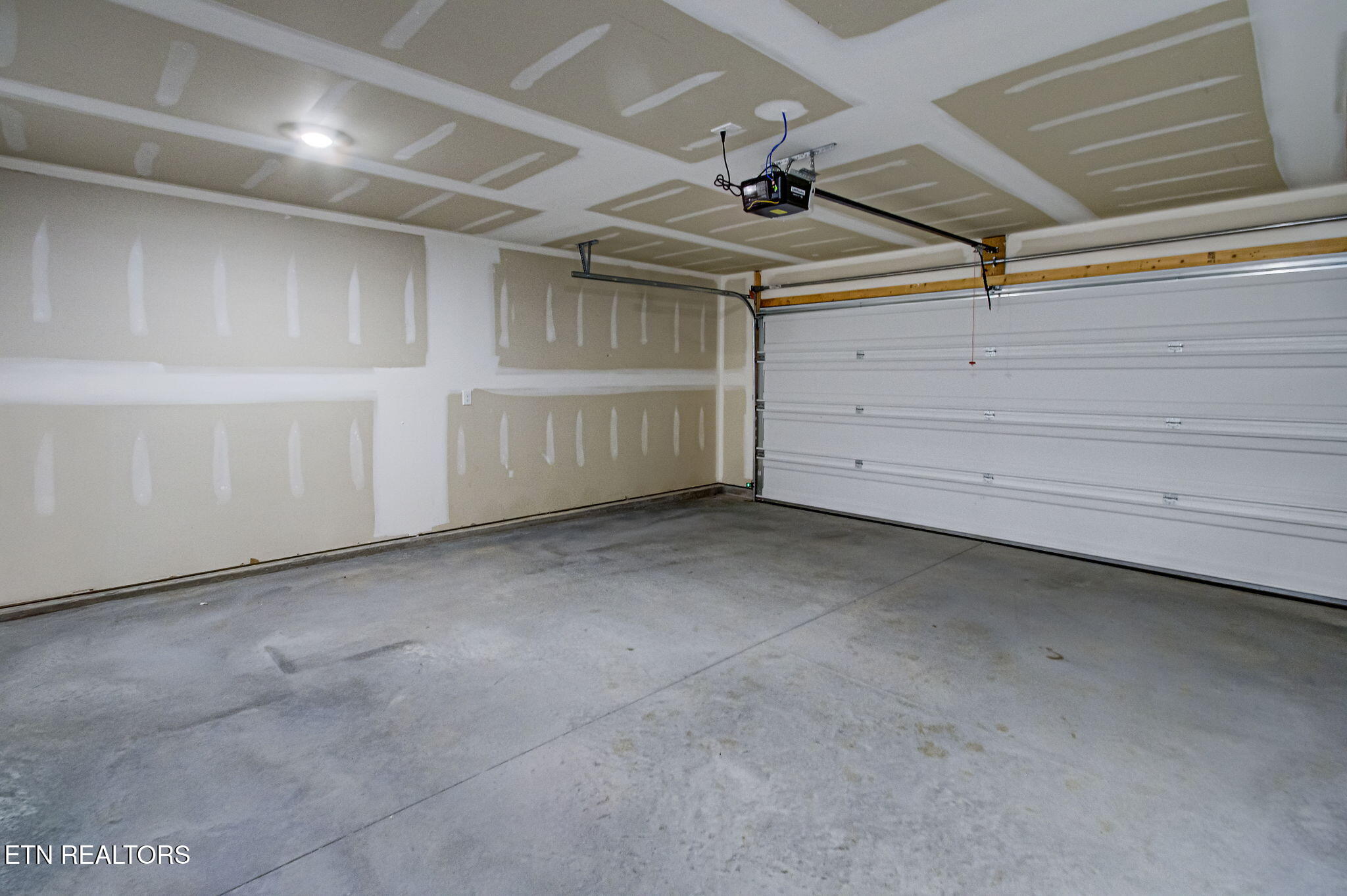 9320 River Cane Road Mascot, TN 37806 - Photo 38 of 39 Garage