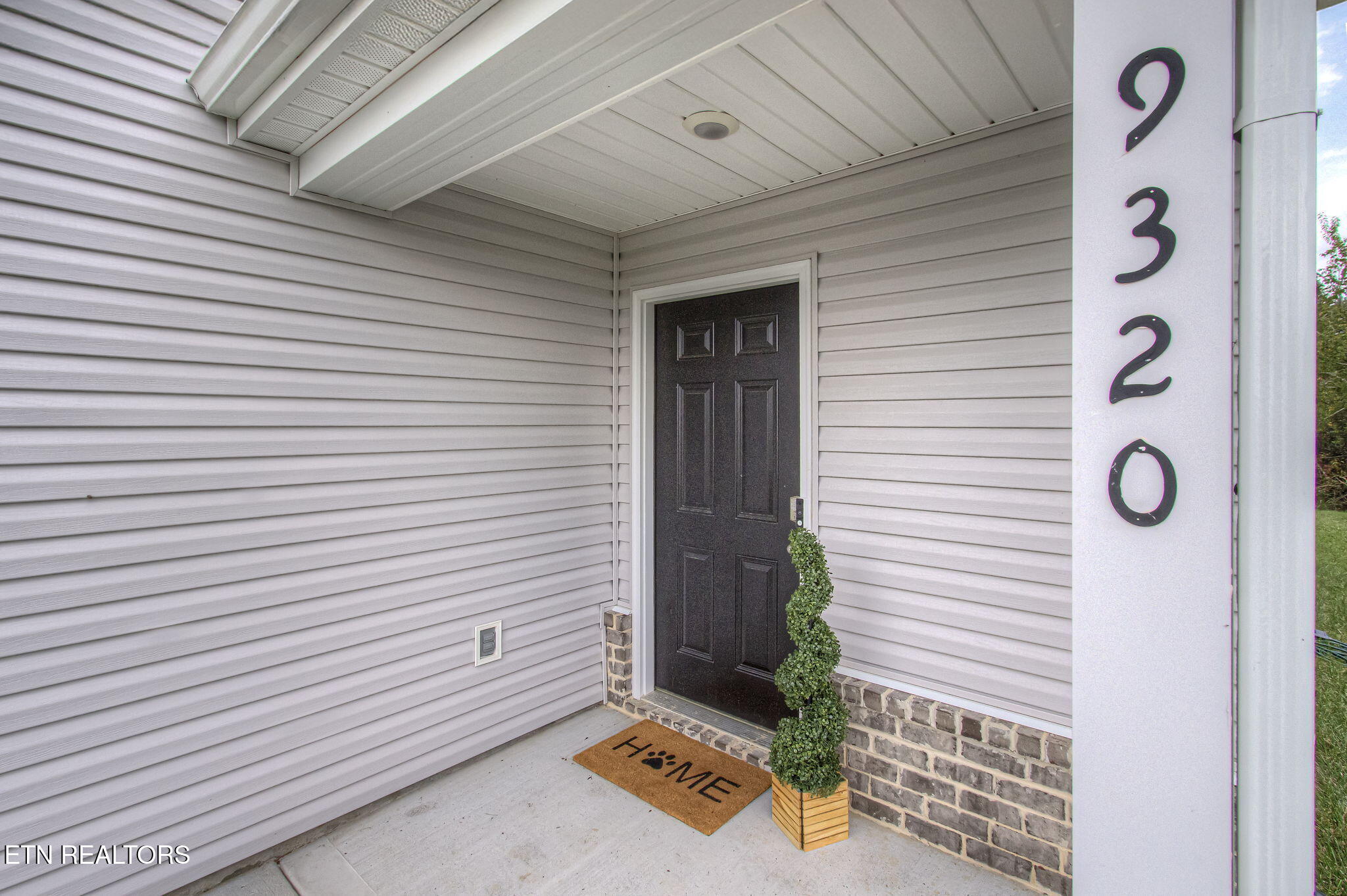 9320 River Cane Road Mascot, TN 37806 - Photo 4 of 39 Front Porch