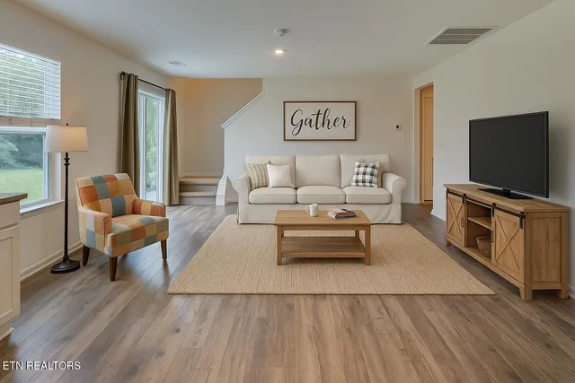 $293,500 | 9320 River Cane Road, Mascot, TN 37806