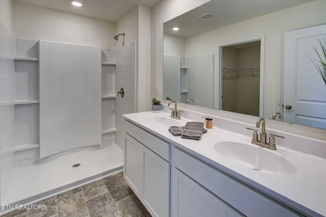 $293,500 | 9320 River Cane Road, Mascot, TN 37806