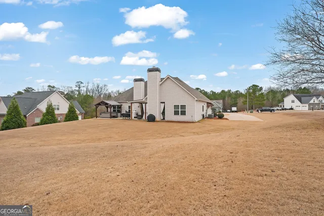 a view of a house with a outdoor space