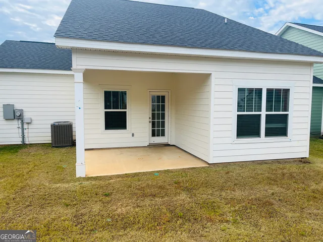 a view of a house with a backyard
