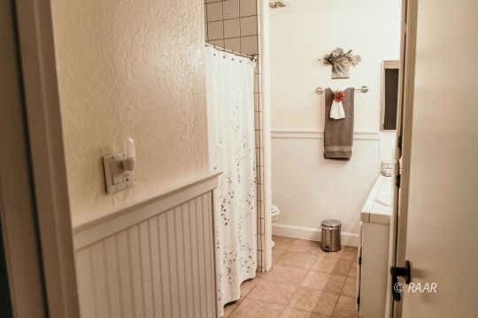 428 Peg Street Ridgecrest, CA 93555 - Photo 20 of 29 a bathroom with a shower