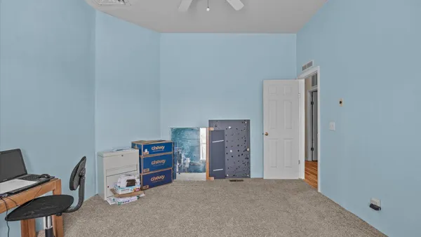 a view of a livingroom with the furniture