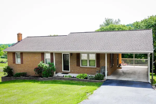 $359,500 | 4316 Lee Jackson Highway, Greenville, VA 24440