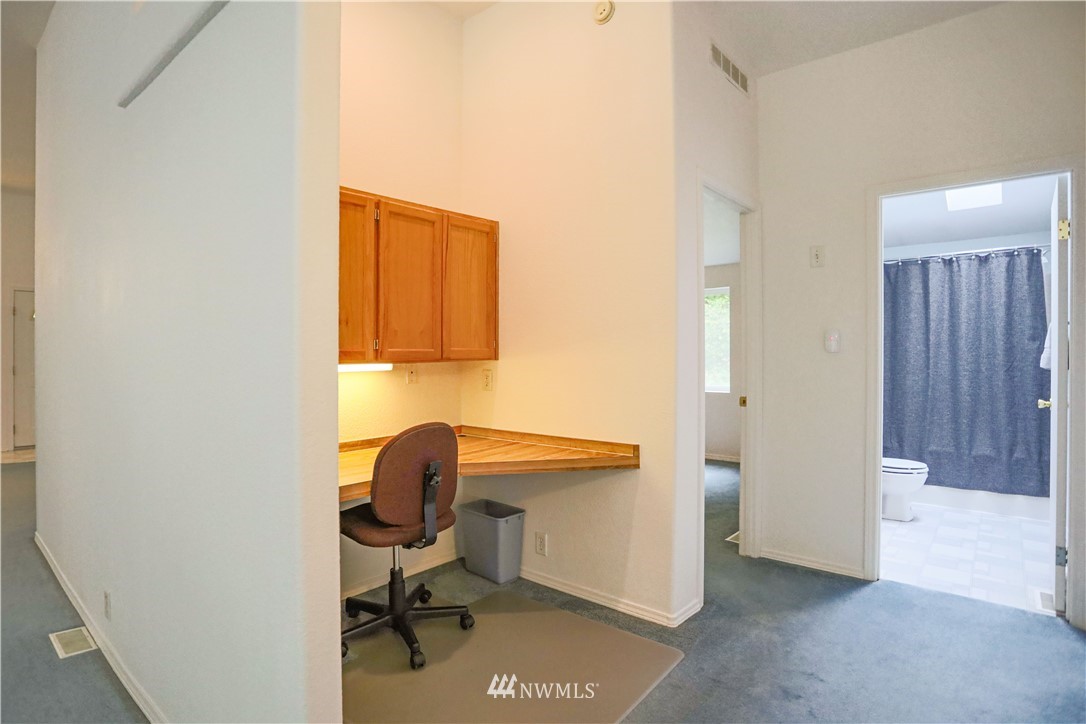 1763 Bunker Creek Road Chehalis, WA 98532 - Photo 19 of 40 a view of workspace with a window