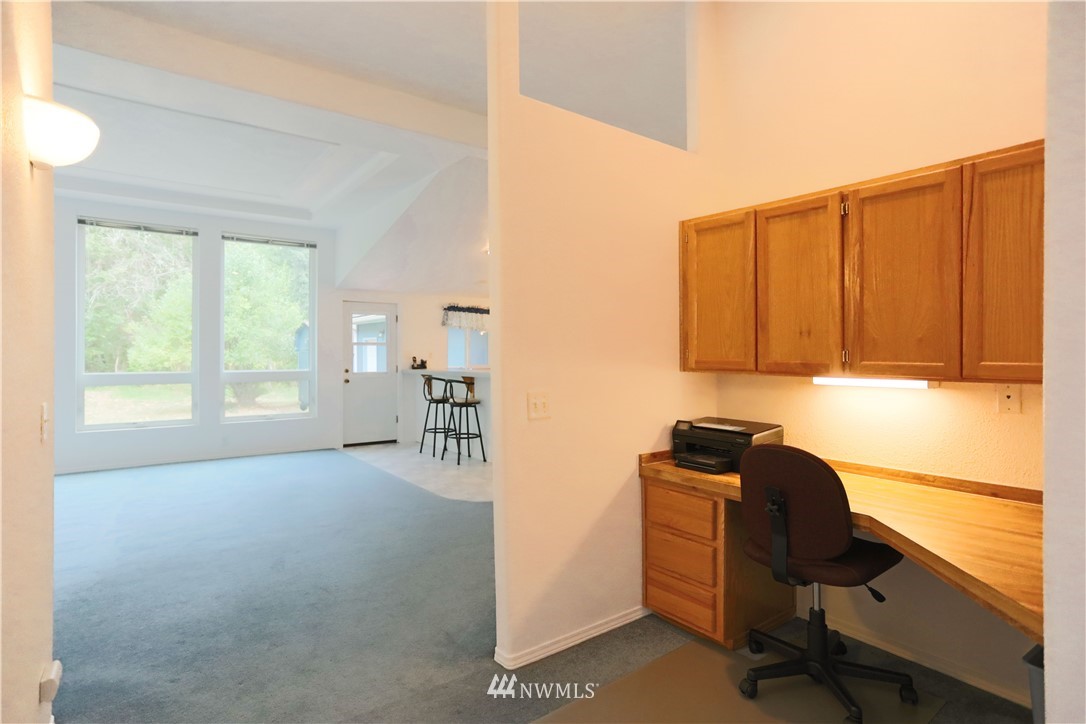 1763 Bunker Creek Road Chehalis, WA 98532 - Photo 21 of 40 a view of workspace with a window