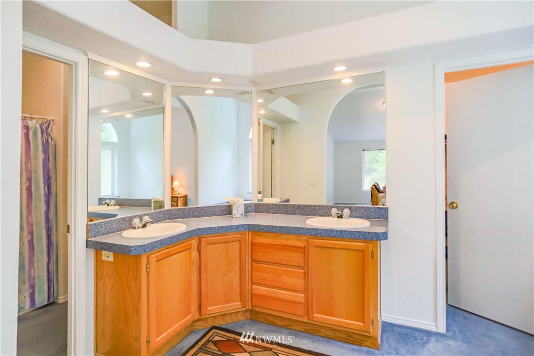 1763 Bunker Creek Road Chehalis, WA 98532 - Photo 26 of 40 a bathroom with a granite countertop sink and a mirror
