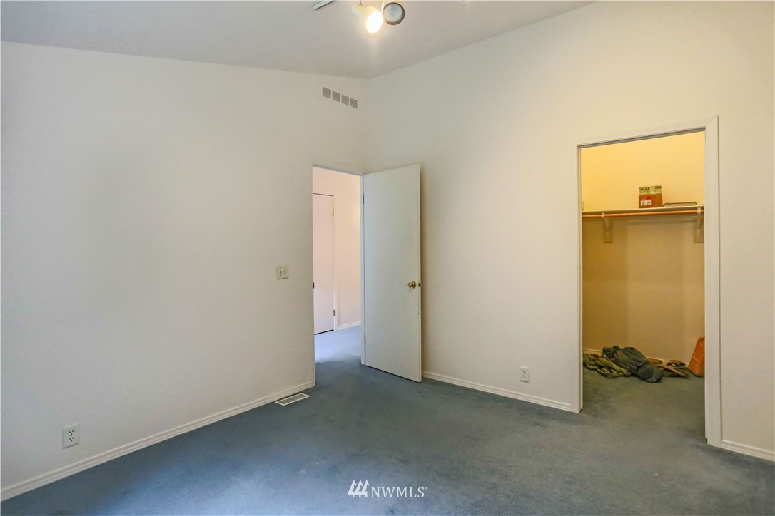 1763 Bunker Creek Road Chehalis, WA 98532 - Photo 33 of 40 an empty room with a door